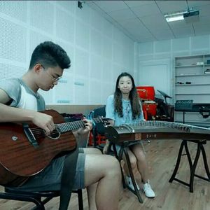 被几个男摁着强进了好爽视频
