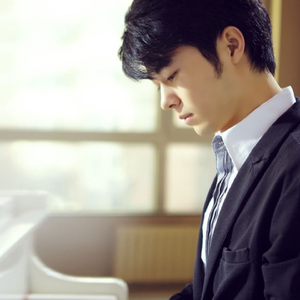 暗黑强奸无码三区
